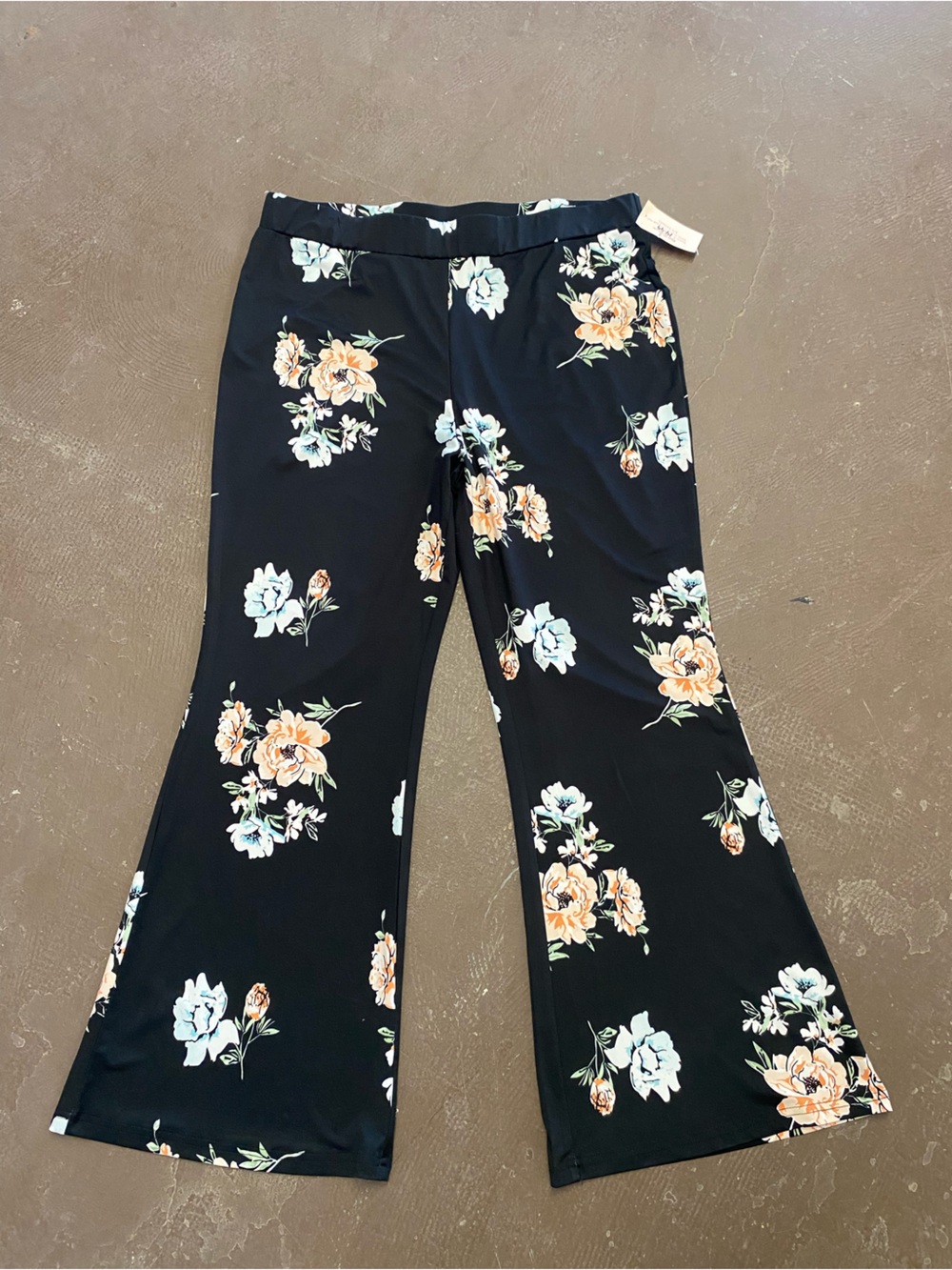 SHEIN Black and White Floral Curve 2XL Pants